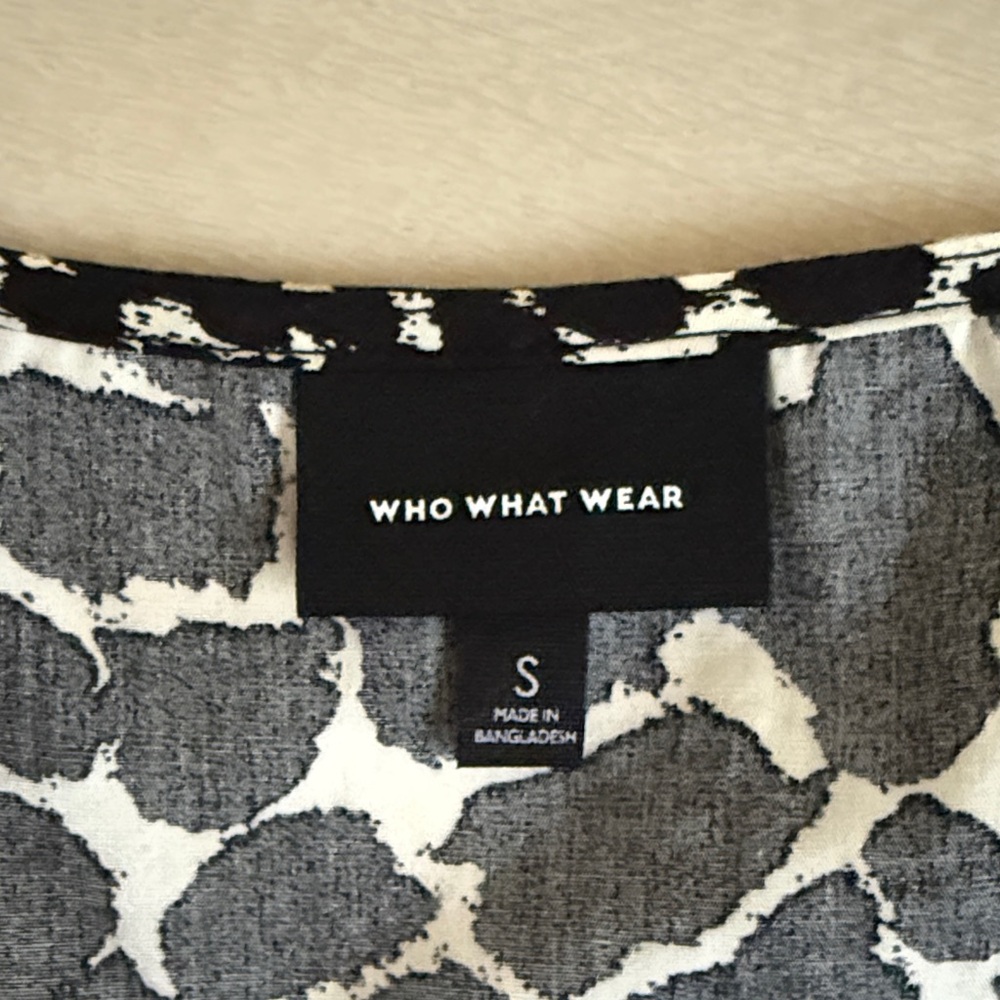 ✨ Who What Wear Black and White Animal Print Blouse - Picture 3 of 8